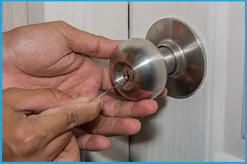 Lock Locksmith Services San Mateo, CA 650-946-3426 - 14-unlock-door